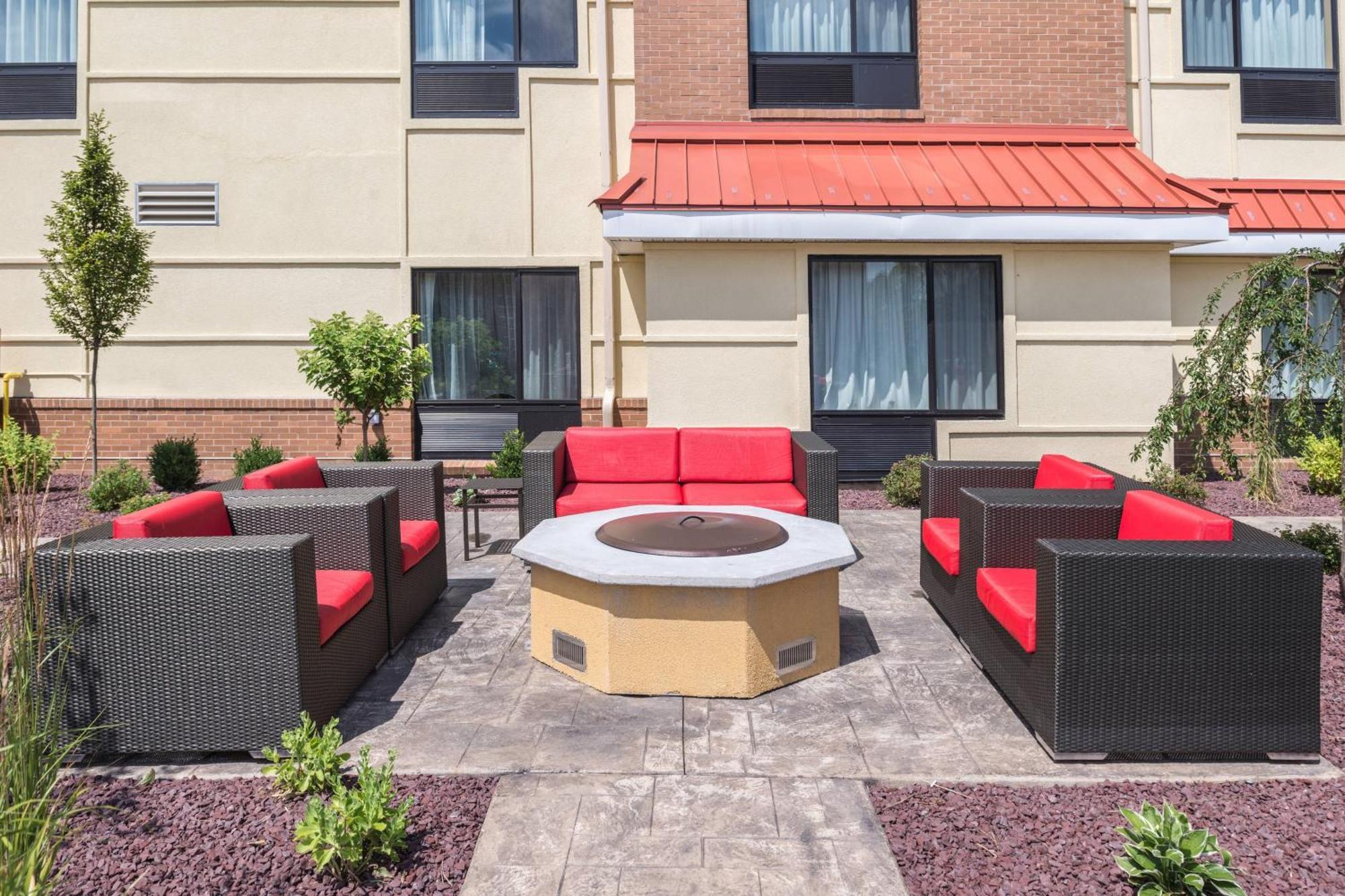 Towneplace Suites By Marriott New Hartford Exterior foto