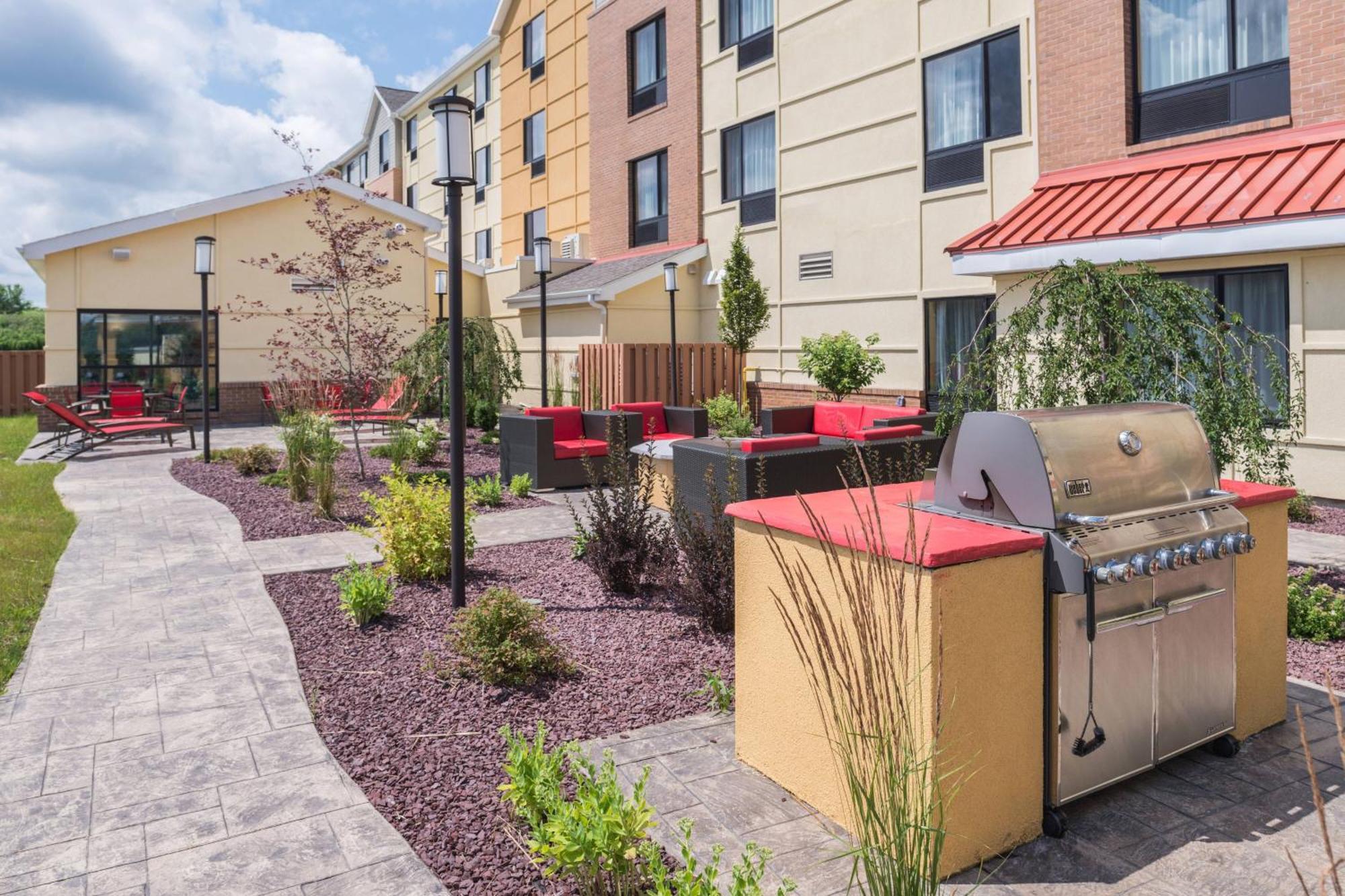 Towneplace Suites By Marriott New Hartford Exterior foto